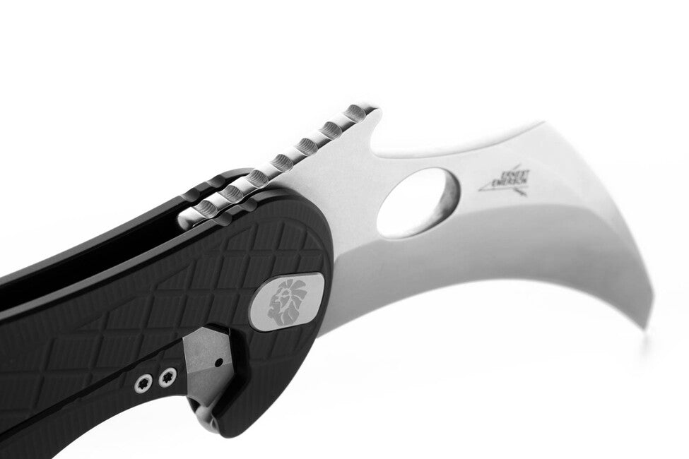 Lionsteel L.E. ONE 1 A BS cuțit tip KARAMBIT Black/stone washed dezvoltat în colaborare Emerson Design