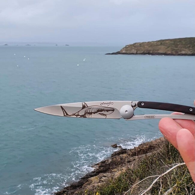 Deejo Tattoo wood briceag Shark