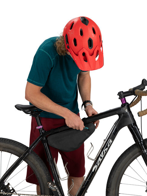 OSPREY ESCAPIST WEDGE BAG husă pentru cadru bicicletă, neagră