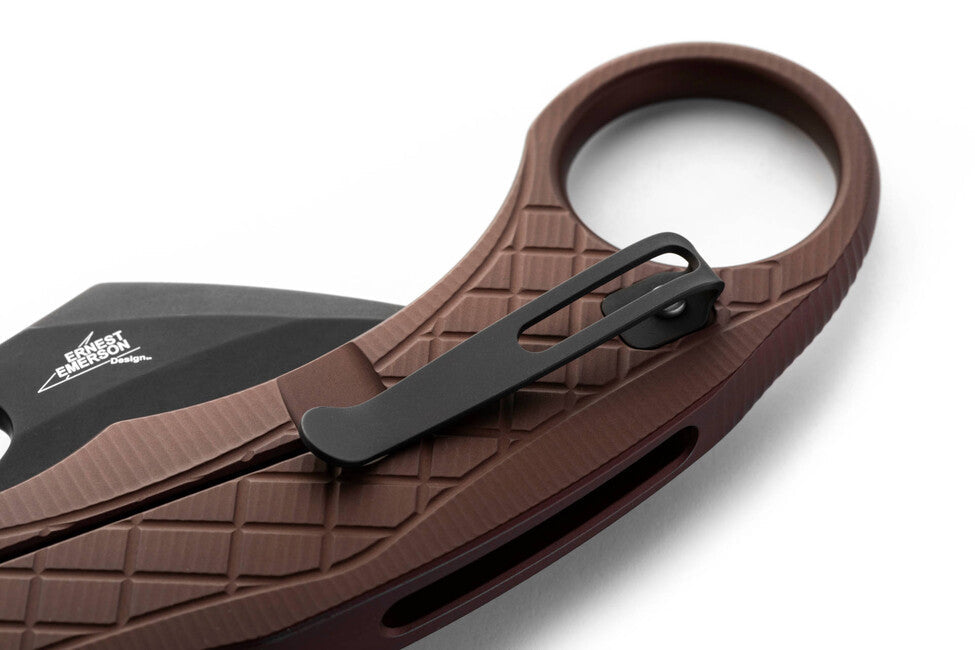 Lionsteel L.E. ONE 1 A EB cuțit tip KARAMBIT Emerson Design dezvoltat în colaborare, Earth Brown/Chemical Black