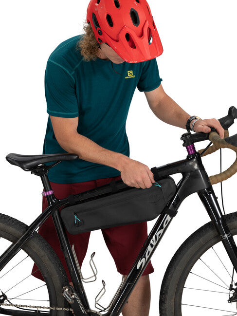 OSPREY ESCAPIST FRAME BAG MEDIUM husă pe cadrul bicicletei, neagră