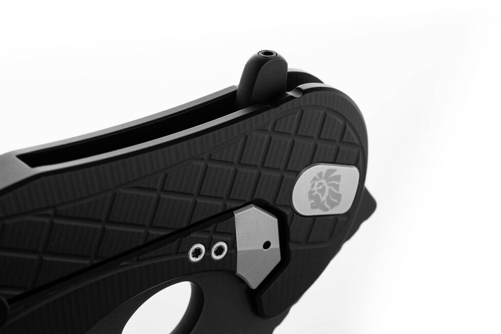 Lionsteel L.E. ONE 1 A BB cuțit tip KARAMBIT Black/Chemical Black, dezvoltat în colaborare cu Emerson Design