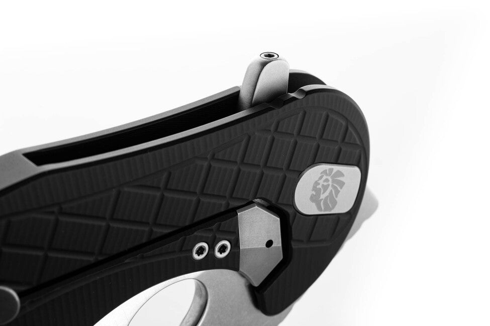 Lionsteel L.E. ONE 1 A BS cuțit tip KARAMBIT Black/stone washed dezvoltat în colaborare Emerson Design
