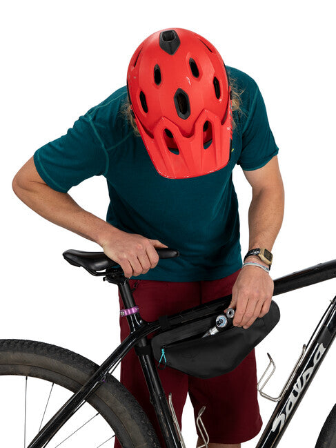 OSPREY ESCAPIST WEDGE BAG husă pentru cadru bicicletă, neagră