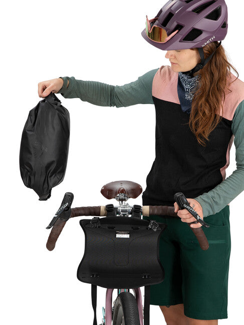 OSPREY ESCAPIST HANDLEBAR BAG husă pe ghidonul bicicletei LARGE, neagră