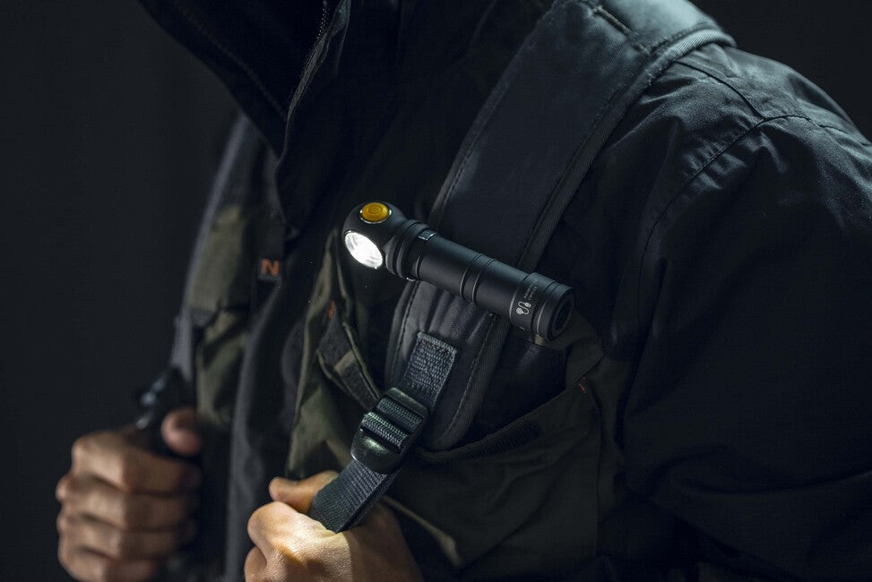 ArmyTek Wizard C2 Pro Max LR lanternă de buzunar LED cu clip pentru centură, cu geantă, alimentară din acumulator, 4150 lm, albă
