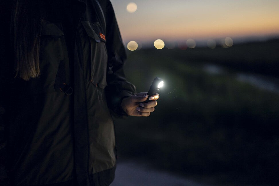 ArmyTek Wizard C2 Pro Max LR lanternă de buzunar LED cu clip pentru centură, cu geantă, alimentară din acumulator, 4150 lm, albă