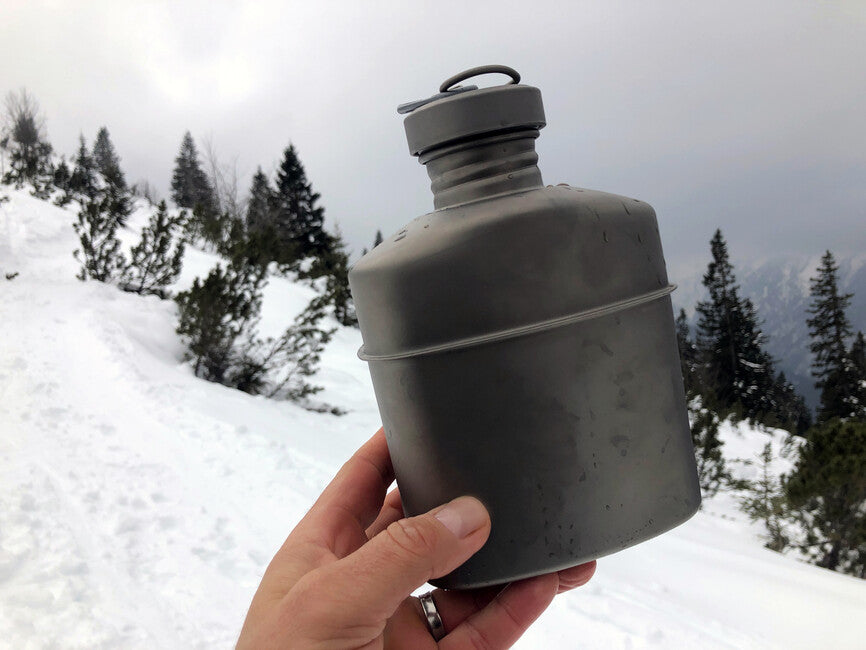 Origin Outdoors ploscă din titan cu carabinieră și geantă de transport 1 l Canteen