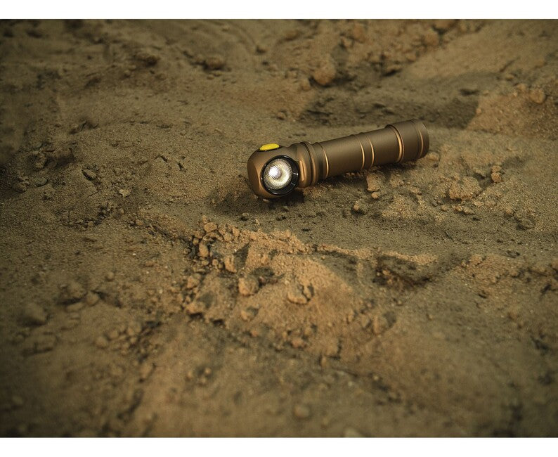 ArmyTek Wizard C2 Pro Max LED lanternă de mână White cu suport magnetic și alimentare acumulator 4000 lm, sand