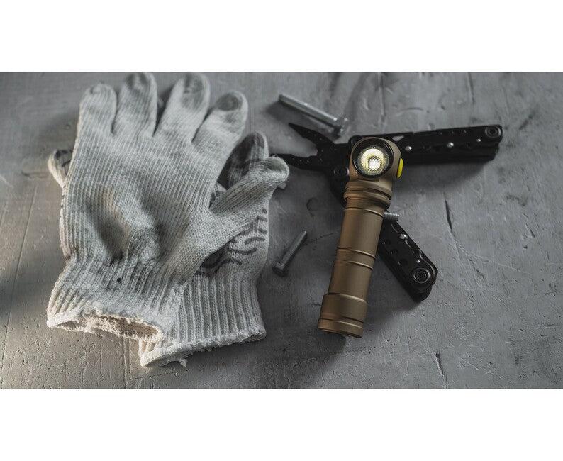 ArmyTek Wizard C2 Pro Max LED lanternă de mână White cu suport magnetic și alimentare acumulator 4000 lm, sand