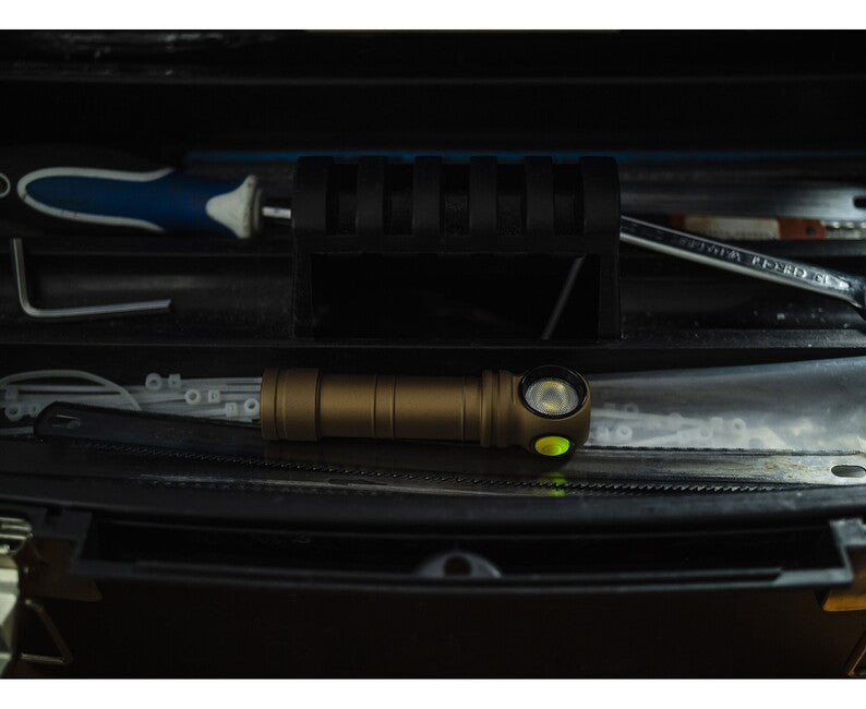 ArmyTek Wizard C2 Pro Max LED lanternă de mână White cu suport magnetic și alimentare acumulator 4000 lm, sand