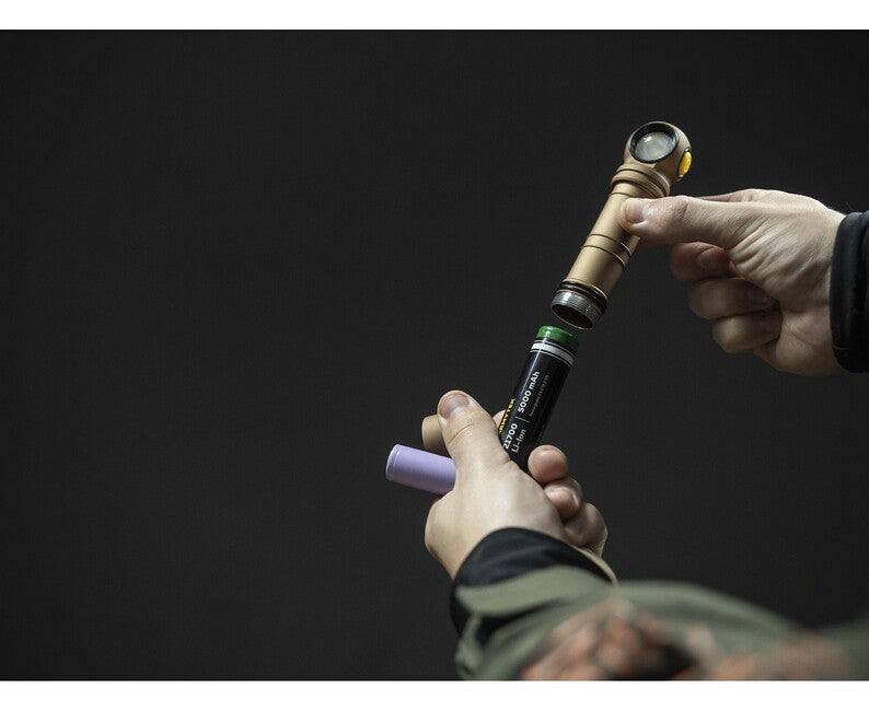 ArmyTek Wizard C2 Pro Max LED lanternă de mână White cu suport magnetic și alimentare acumulator 4000 lm, sand